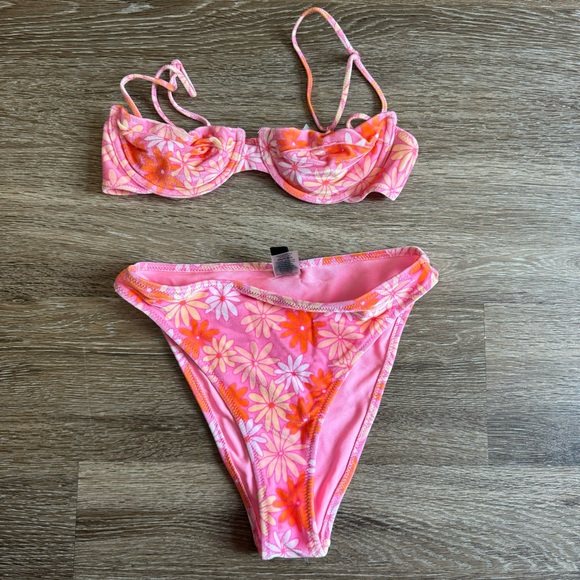 Triangl RHIAN Slushi Bikini TOP ONLY - Picture 2 of 4